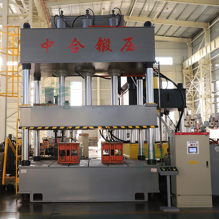 315噸汽車內(nèi)飾件液壓機(jī)車間實物.jpg