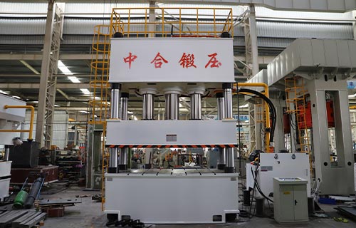 1000噸三梁四柱液壓機(jī)（特點(diǎn)、參數(shù)、應(yīng)用）